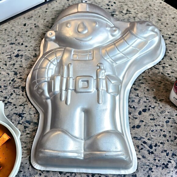 Wilton Vintage 2002 Bob the Builder Cake Pan Baking Mold  #2105-5025 - Picture 2 of 5